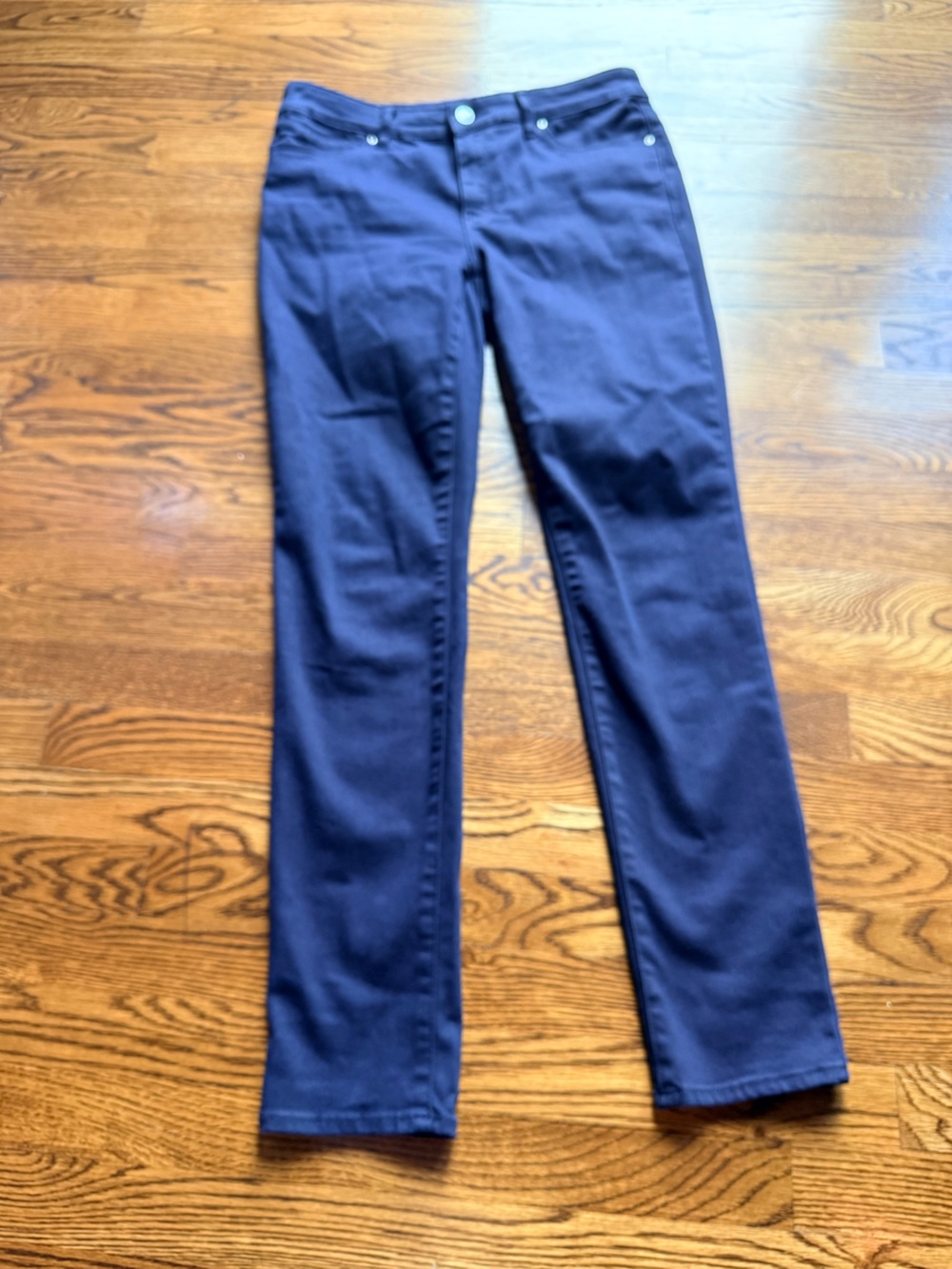Chico’s Platinum Navy Jegging . NWOT 0.5. Pockets